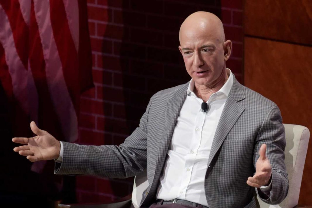 Jeff Bezos explains why PowerPoint presentations are banned at meetings in Amazon (Reuters)