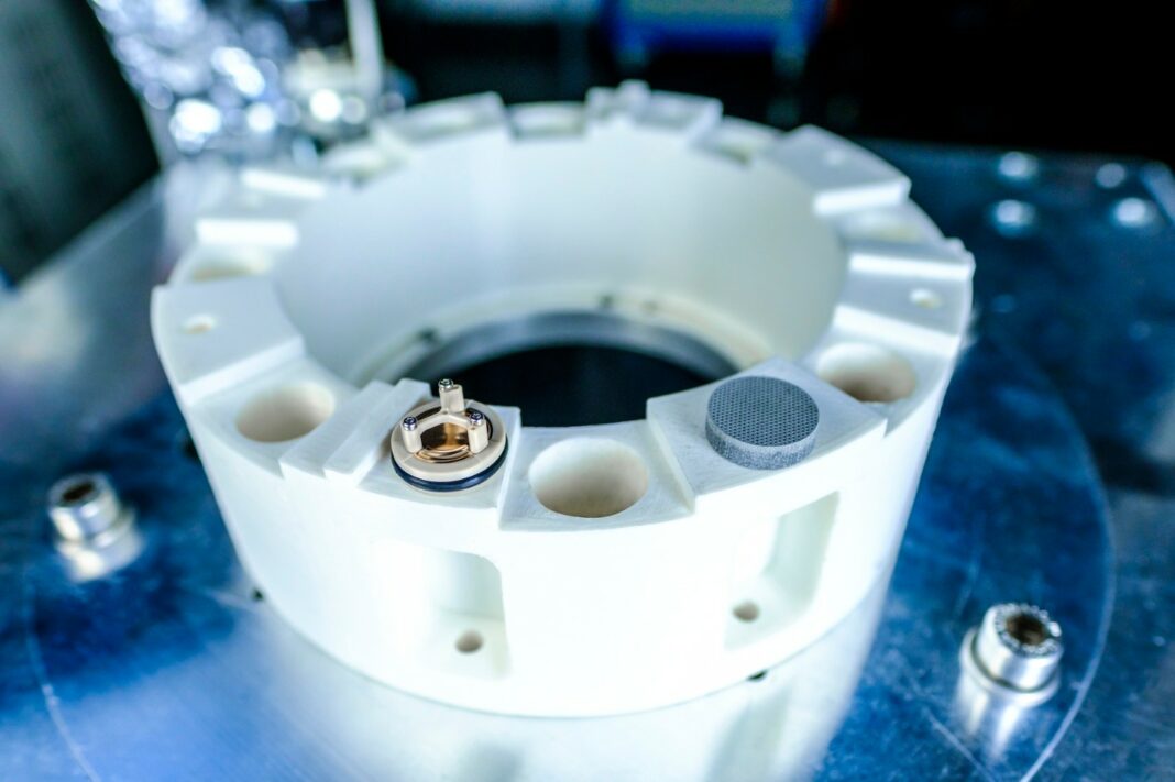 World record: A magnetocaloric cooling system constructed at Fraunhofer IPM is the first to achieve a power density of 12.5 W per gram of magnetocaloric material – a milestone in the path to marketable caloric cooling systems. (Image credit: © Fraunhofer IPM)